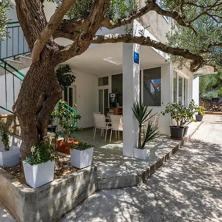 By The Sea Tucepi, Makarska - 22005 *