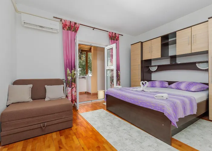 By The Sea Tucepi, Makarska - 22005 *