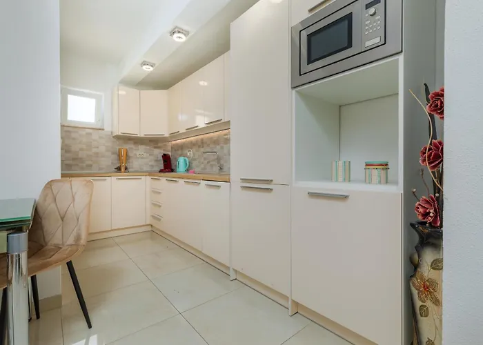 By The Sea Tucepi, Makarska - 22005 * Tučepi