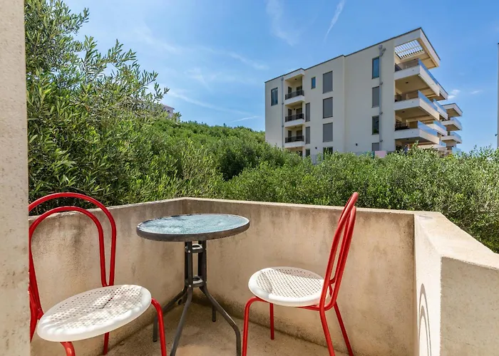 By The Sea Tucepi, Makarska - 22005 *